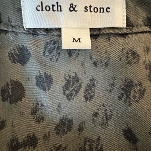 Cloth & Stone Green button down with black spots